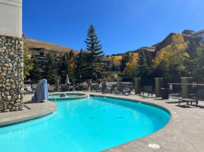 MT CB Base Ski In-Out with King Bed, Hot Tub, Pool & Kitchen & No Resort Fee!